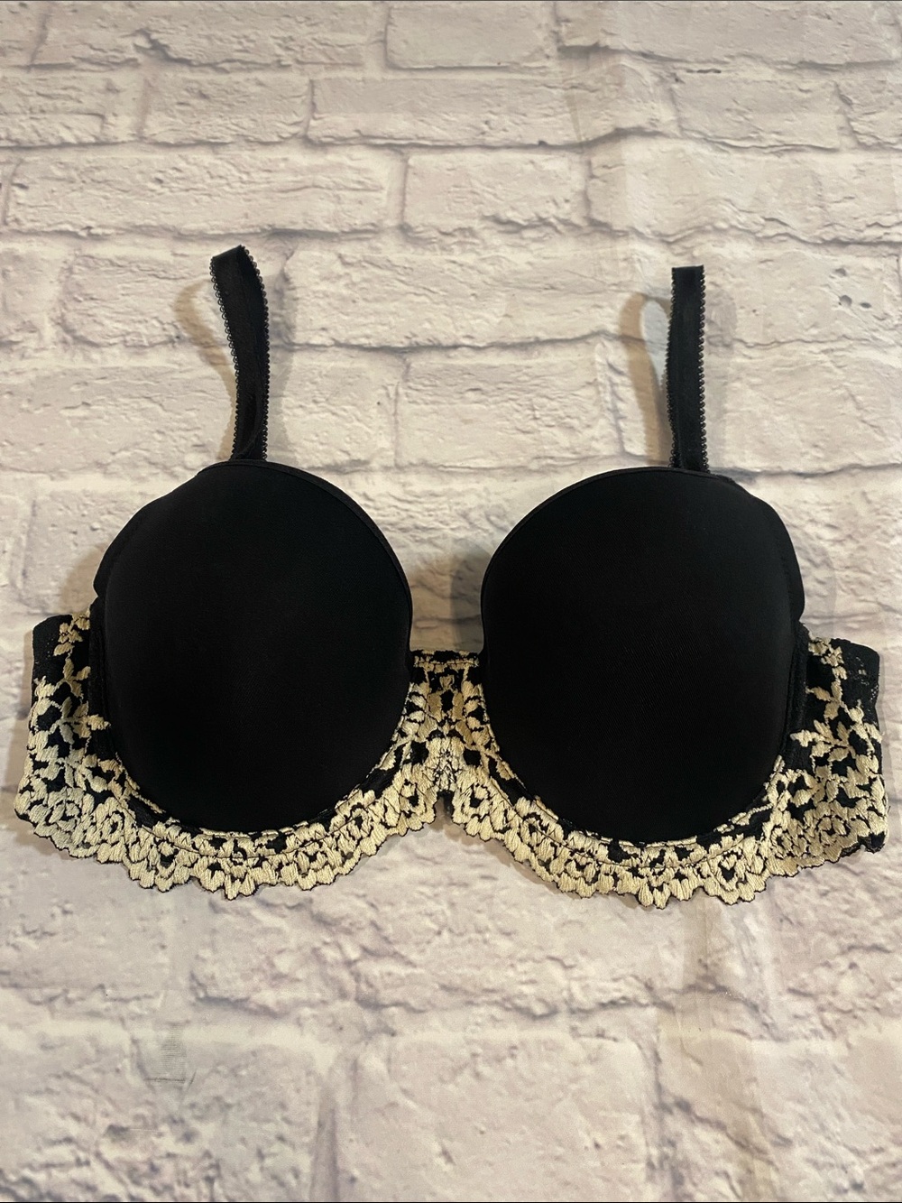 Wacoal Embrace Lace® T-Shirt Bra Black & Ivory Size 34B #853191